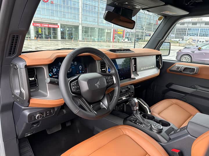 Фото 11 - Ford Bronco