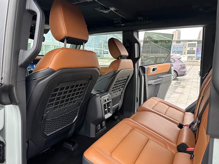 Фото 12 - Ford Bronco