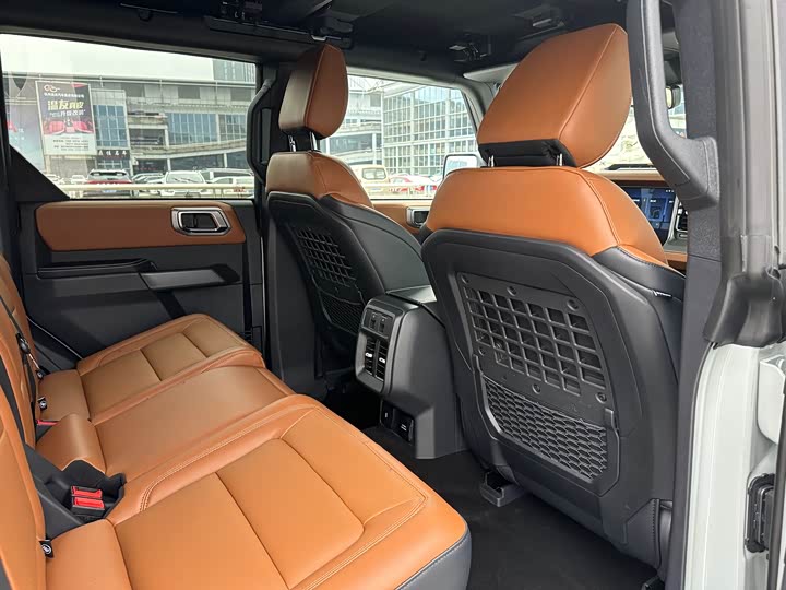 Фото 13 - Ford Bronco