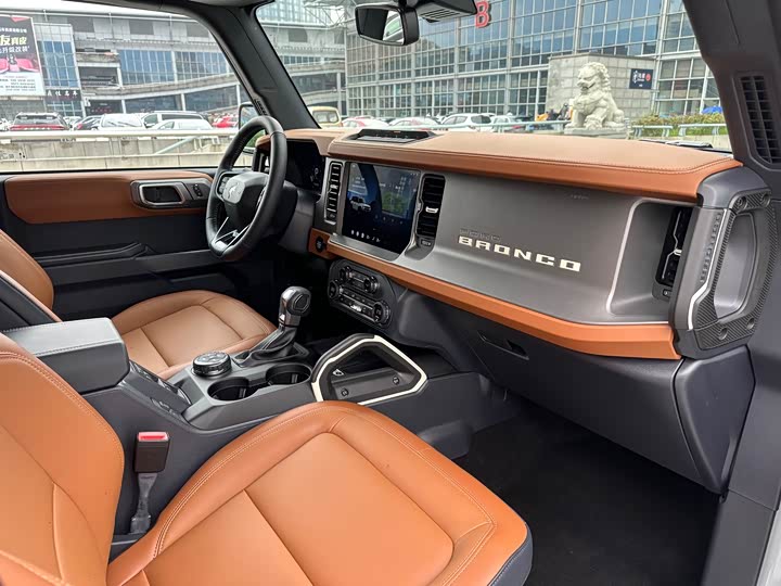 Фото 14 - Ford Bronco