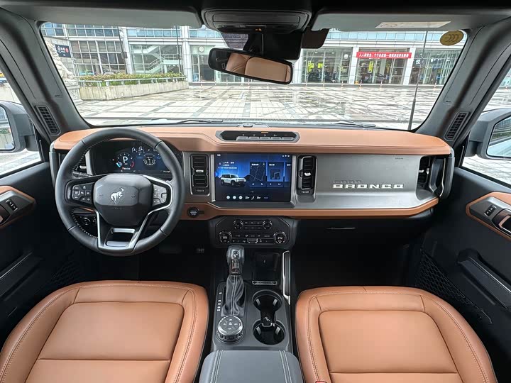 Фото 16 - Ford Bronco
