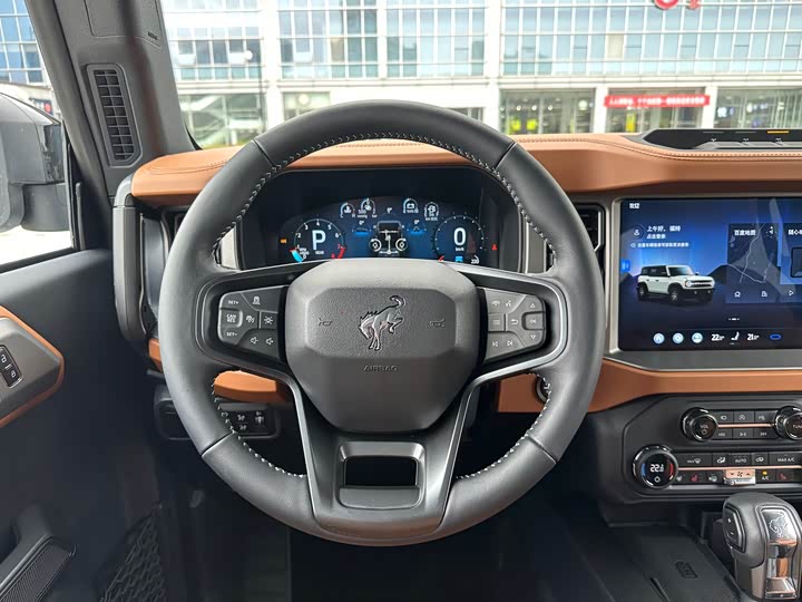 Фото 17 - Ford Bronco