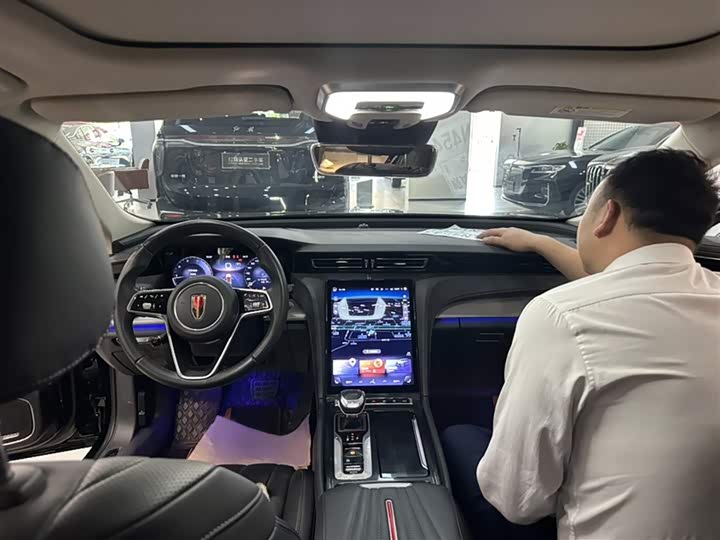 Фото 11 - Hongqi H5