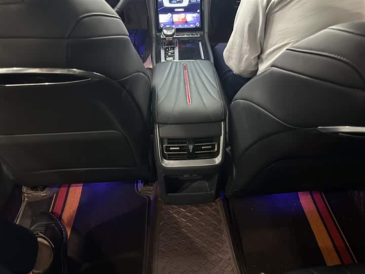 Фото 12 - Hongqi H5