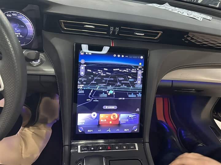 Фото 2 - Hongqi H5