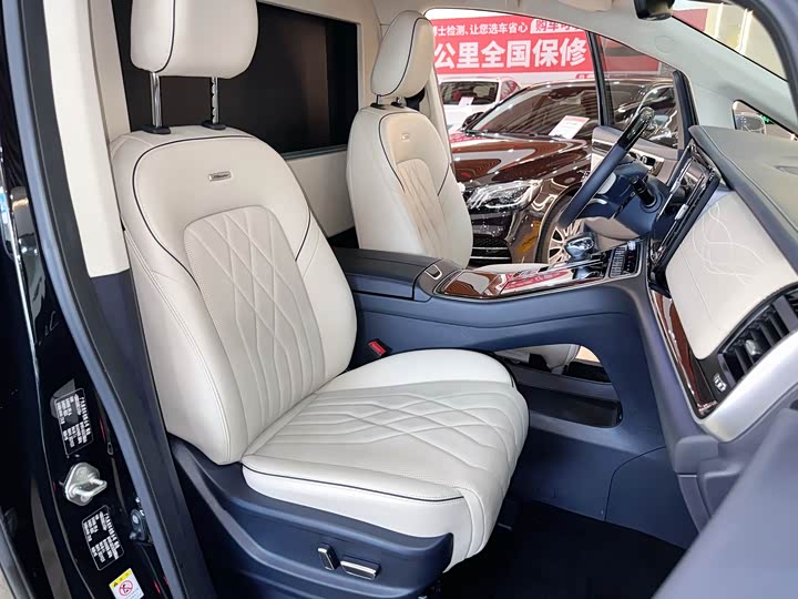 Фото 16 - GAC Trumpchi M8