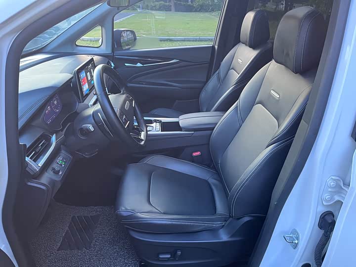 Фото 9 - Maxus G50