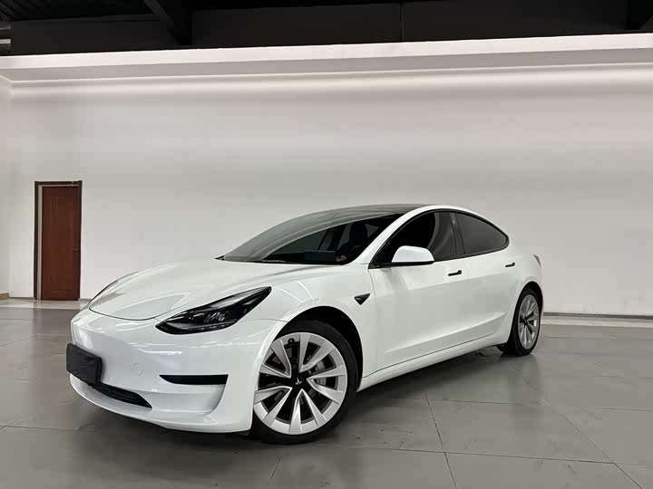 Фото 1 - Tesla Model 3