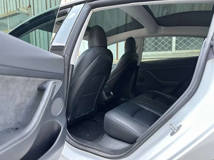 Фото 10 - Tesla Model 3