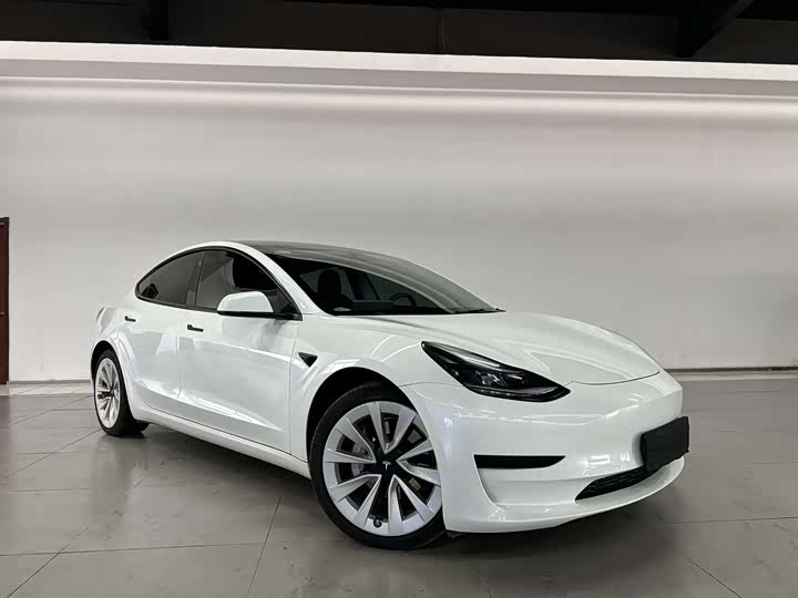 Фото 3 - Tesla Model 3