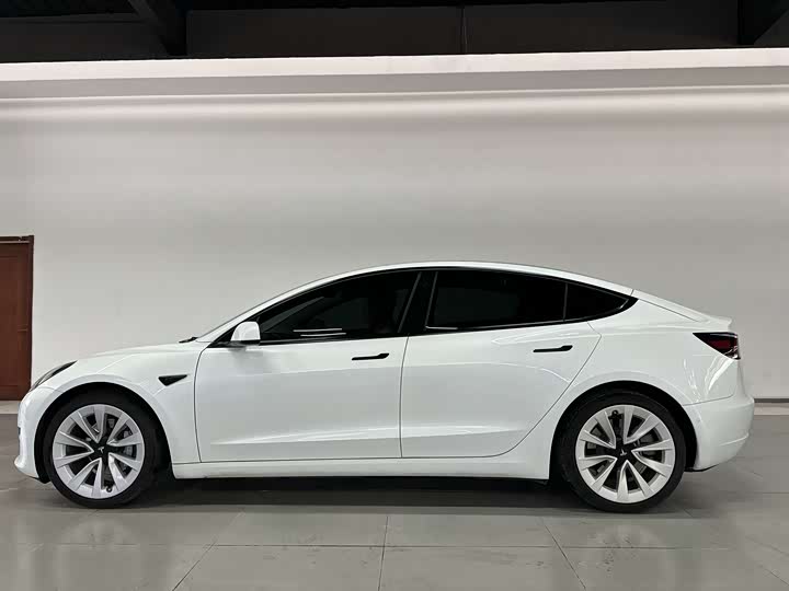 Фото 7 - Tesla Model 3