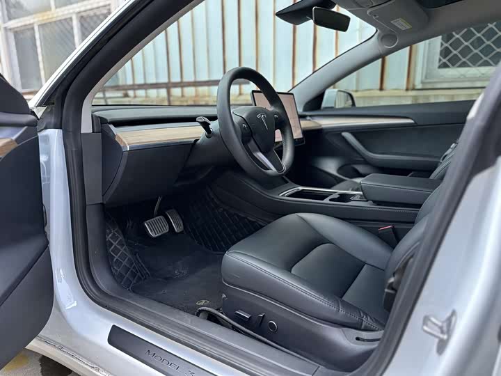 Фото 9 - Tesla Model 3