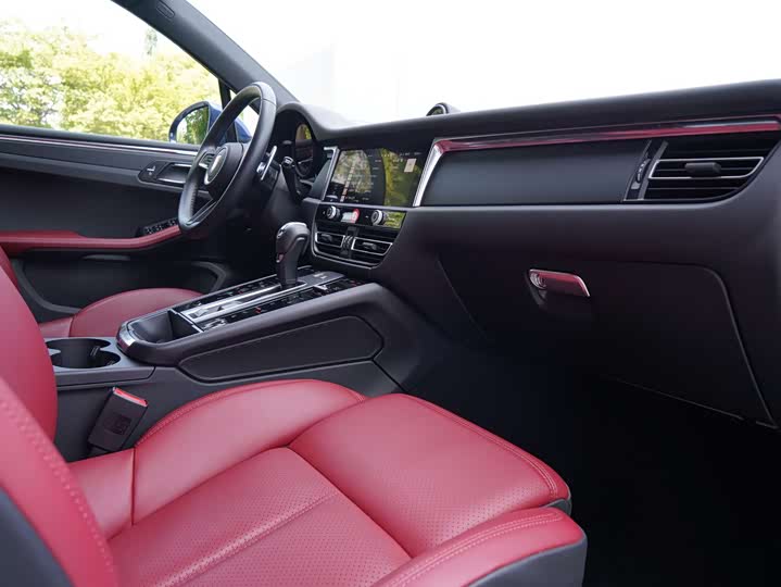 Фото 13 - Porsche Macan