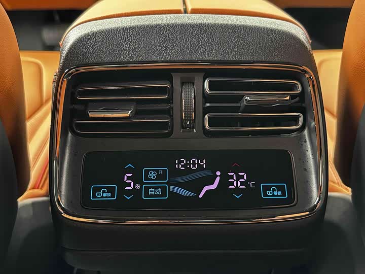 Фото 15 - BYD Han