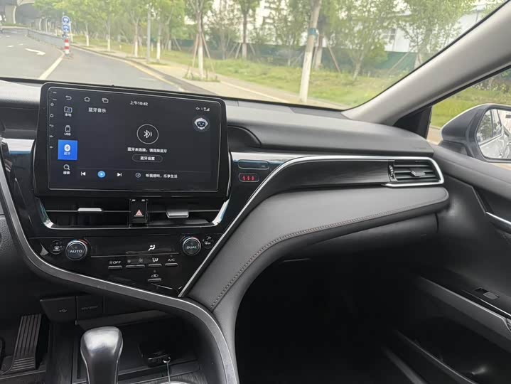 Фото 15 - Toyota Camry