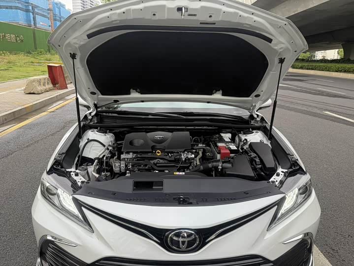 Фото 17 - Toyota Camry