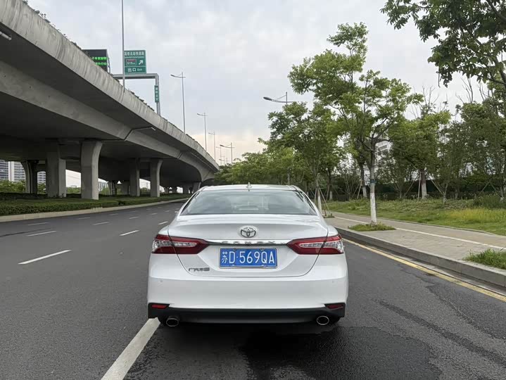Фото 7 - Toyota Camry