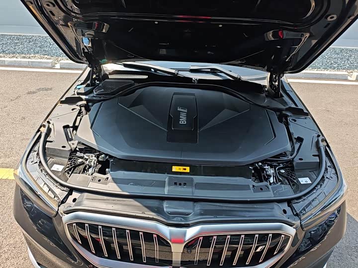 Фото 17 - BMW i5