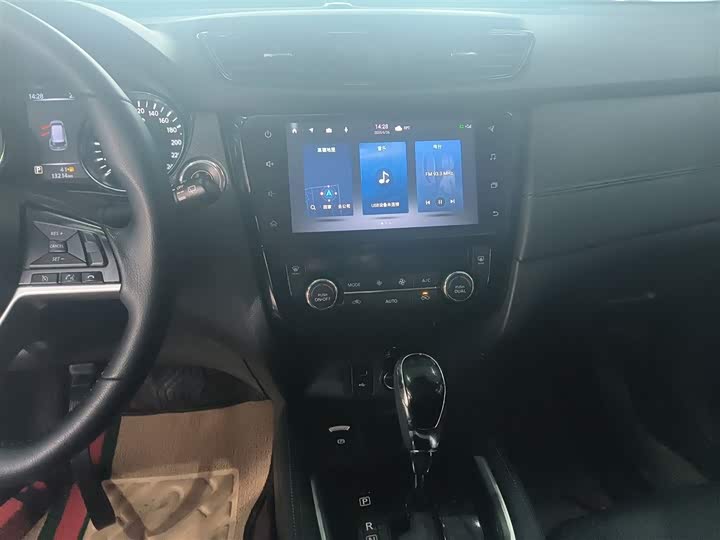 Фото 13 - Nissan X-Trail