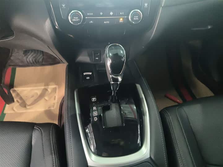 Фото 14 - Nissan X-Trail