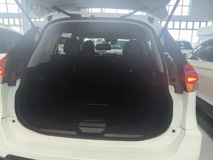 Фото 19 - Nissan X-Trail