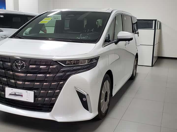 Фото 1 - Toyota Alphard