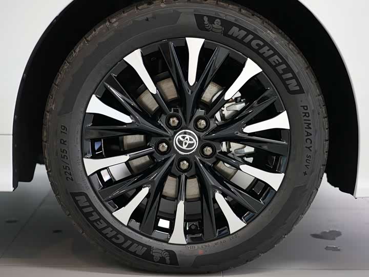 Фото 24 - Toyota Alphard