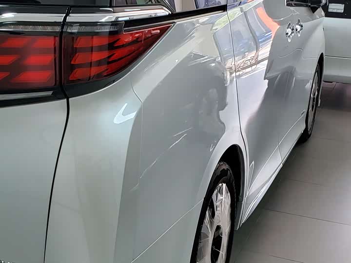 Фото 3 - Toyota Alphard