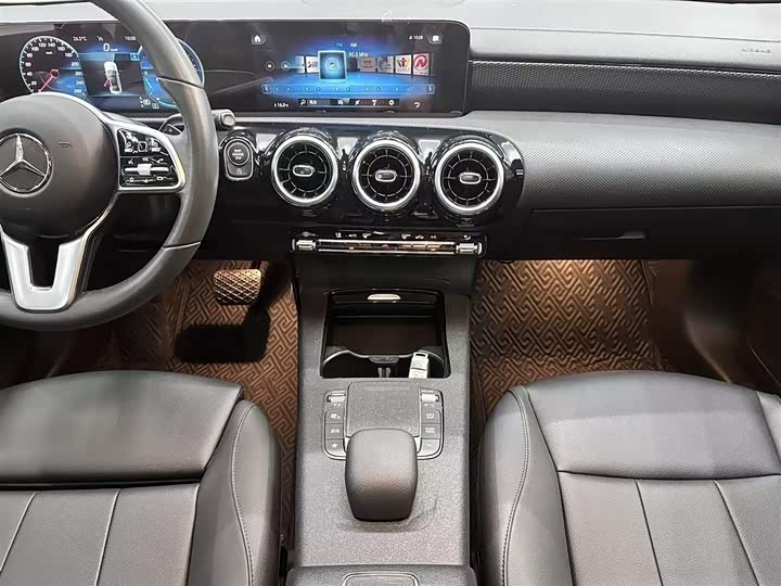 Фото 15 - Mercedes-Benz A-Class