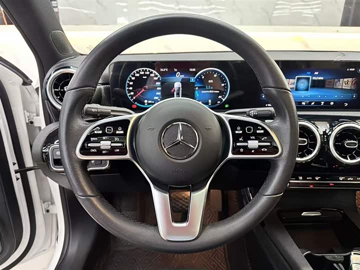 Фото 17 - Mercedes-Benz A-Class