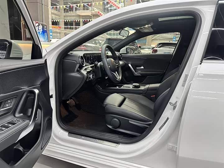 Фото 18 - Mercedes-Benz A-Class