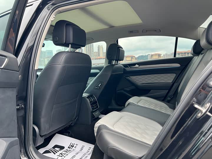 Фото 5 - Volkswagen Magotan