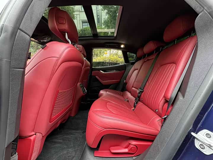 Фото 15 - Maserati Levante