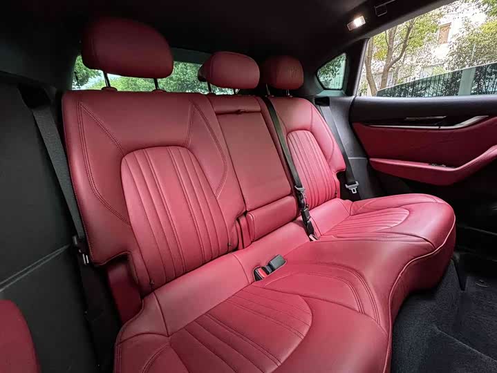 Фото 17 - Maserati Levante