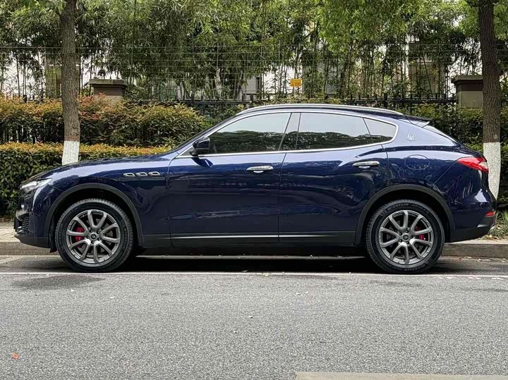 Фото 3 - Maserati Levante