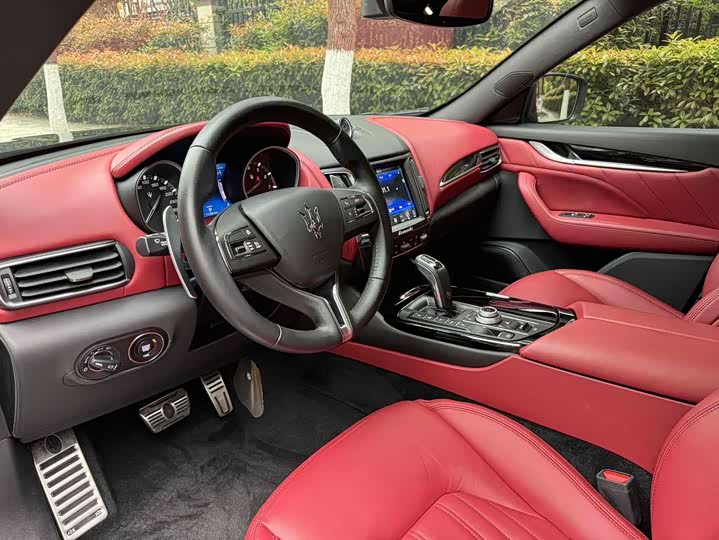 Фото 6 - Maserati Levante