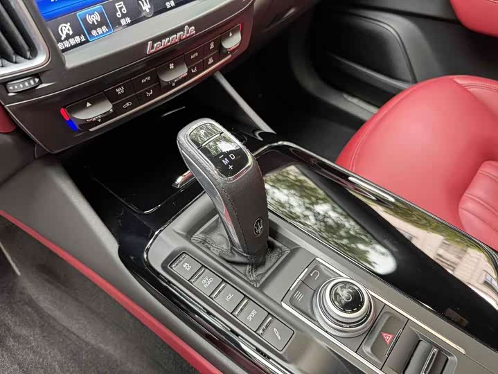 Фото 7 - Maserati Levante