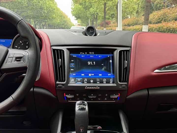 Фото 8 - Maserati Levante