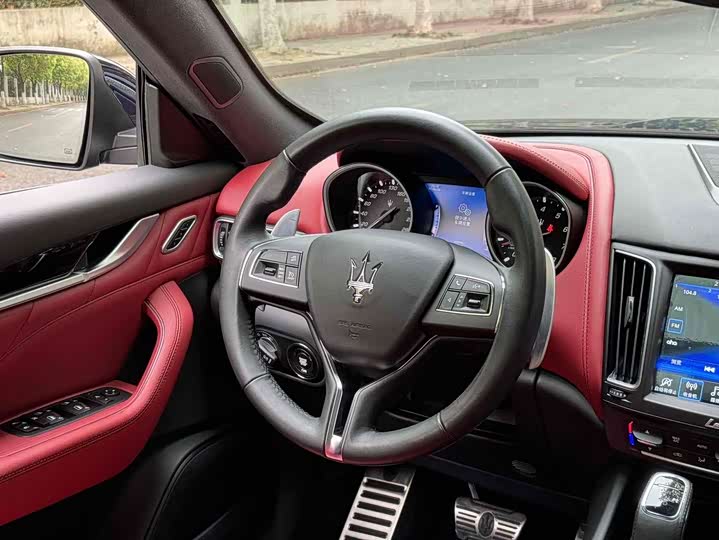 Фото 9 - Maserati Levante