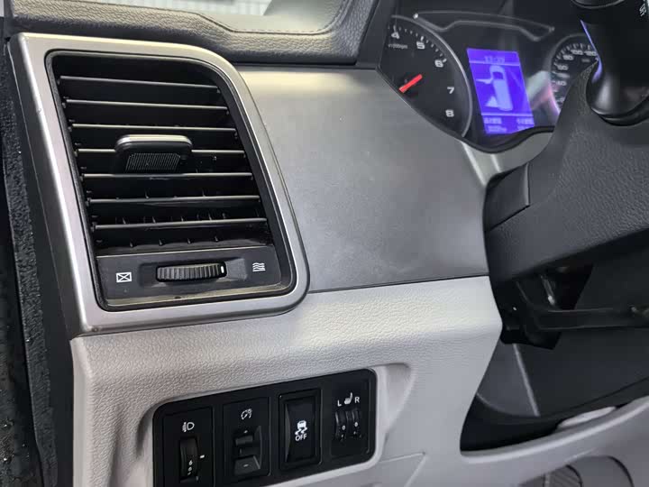 Фото 10 - JAC Refine M4