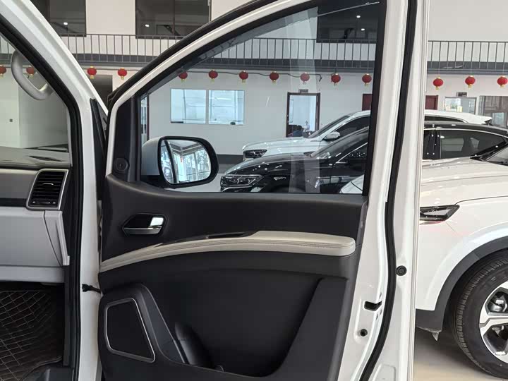 Фото 13 - JAC Refine M4