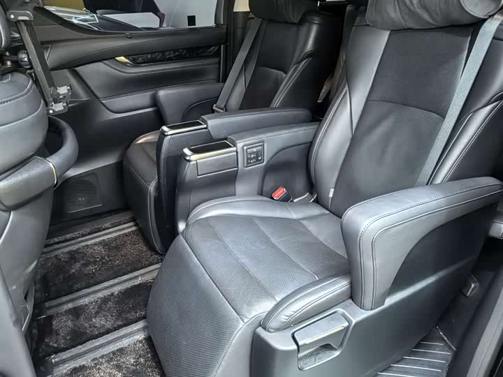 Фото 5 - Toyota Vellfire