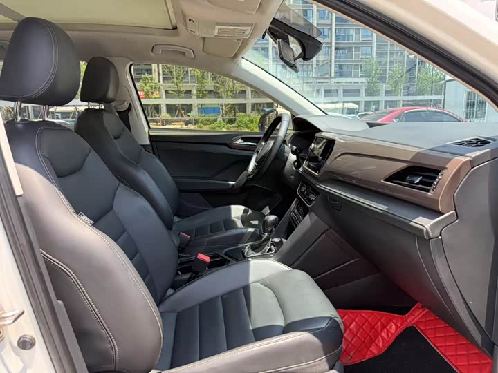 Фото 10 - Volkswagen Tharu