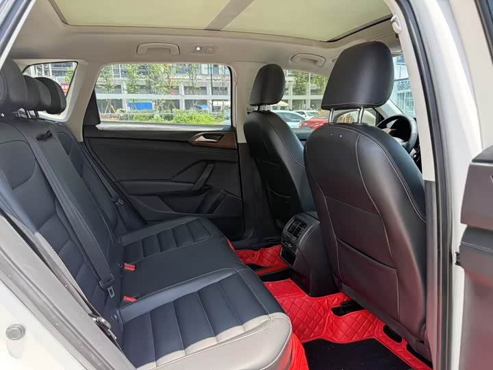 Фото 11 - Volkswagen Tharu