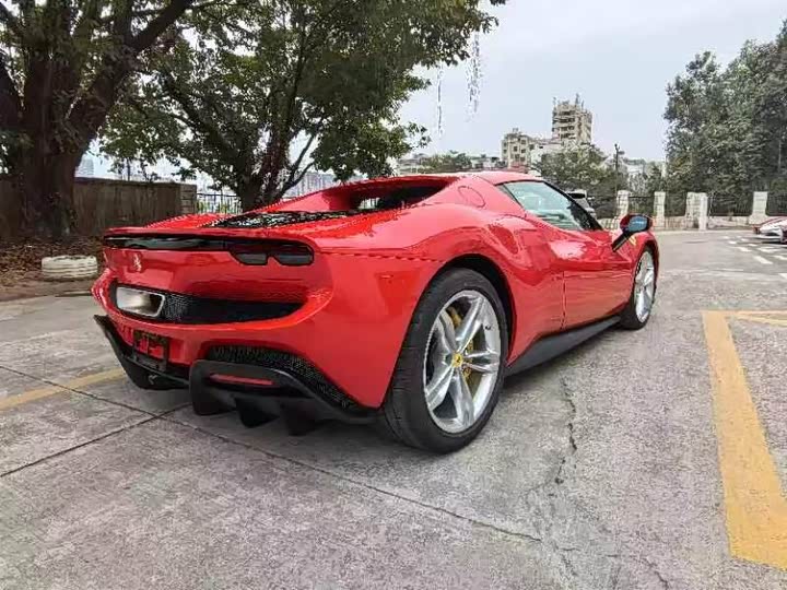 Фото 2 - Ferrari 296