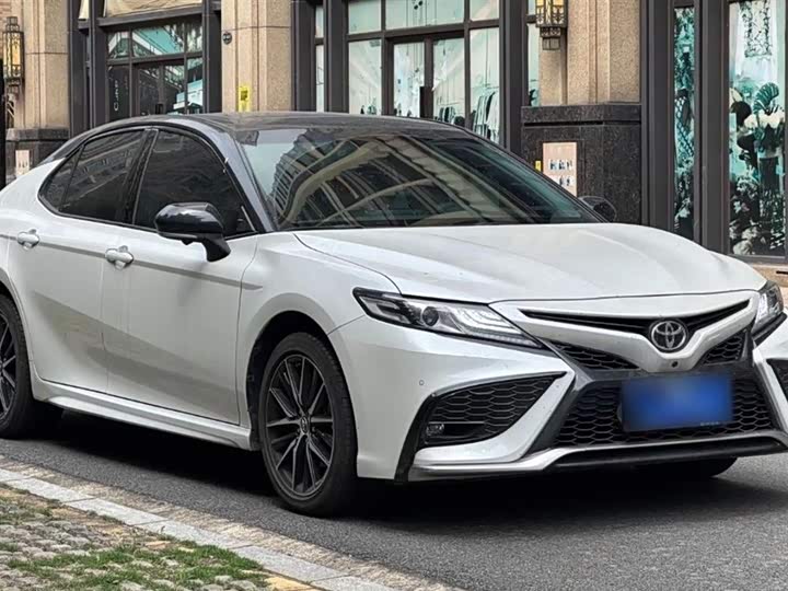 Фото 4 - Toyota Camry