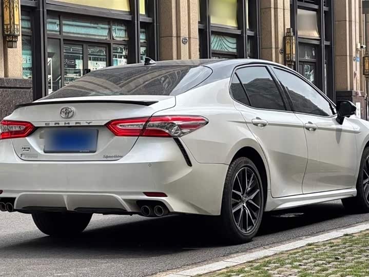 Фото 6 - Toyota Camry