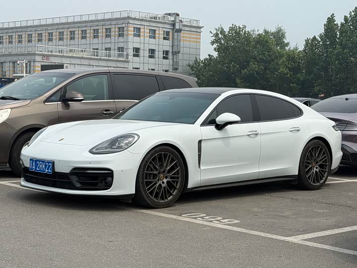 Фото 1 - Porsche Panamera