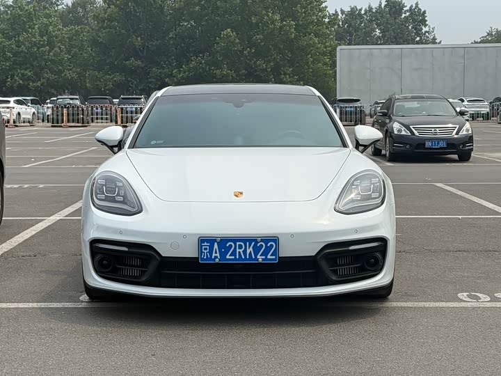 Фото 2 - Porsche Panamera