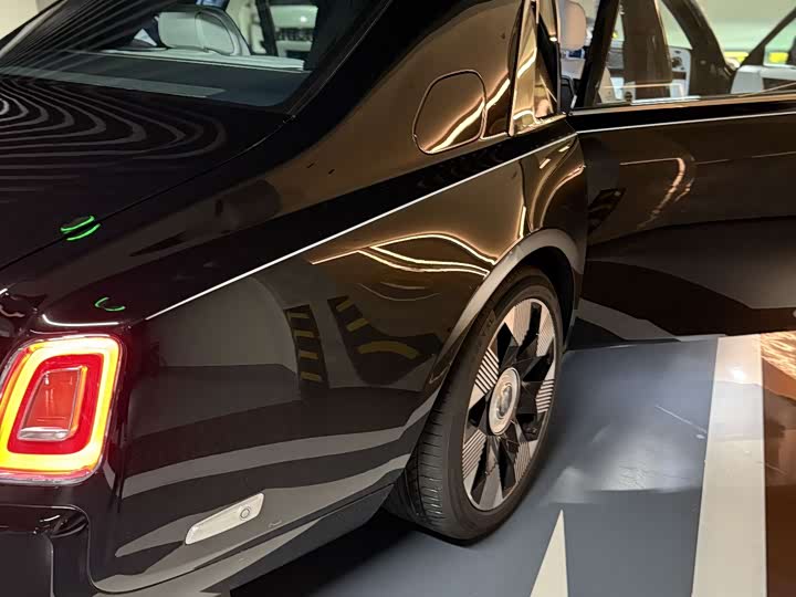 Photo 2 - Rolls-Royce Phantom